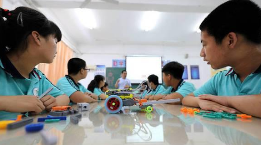 人非圣贤孰能无过！老师做错给学生道歉值得称赞 还能收获学生爱心