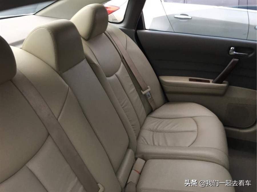 2万元买了个移动大沙发 二手日产天籁 车主：乘坐真的很舒服