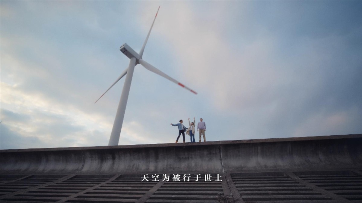 三星S21系列与张韶涵&卡斯沃共同展示了“夜空中最亮的星星”。