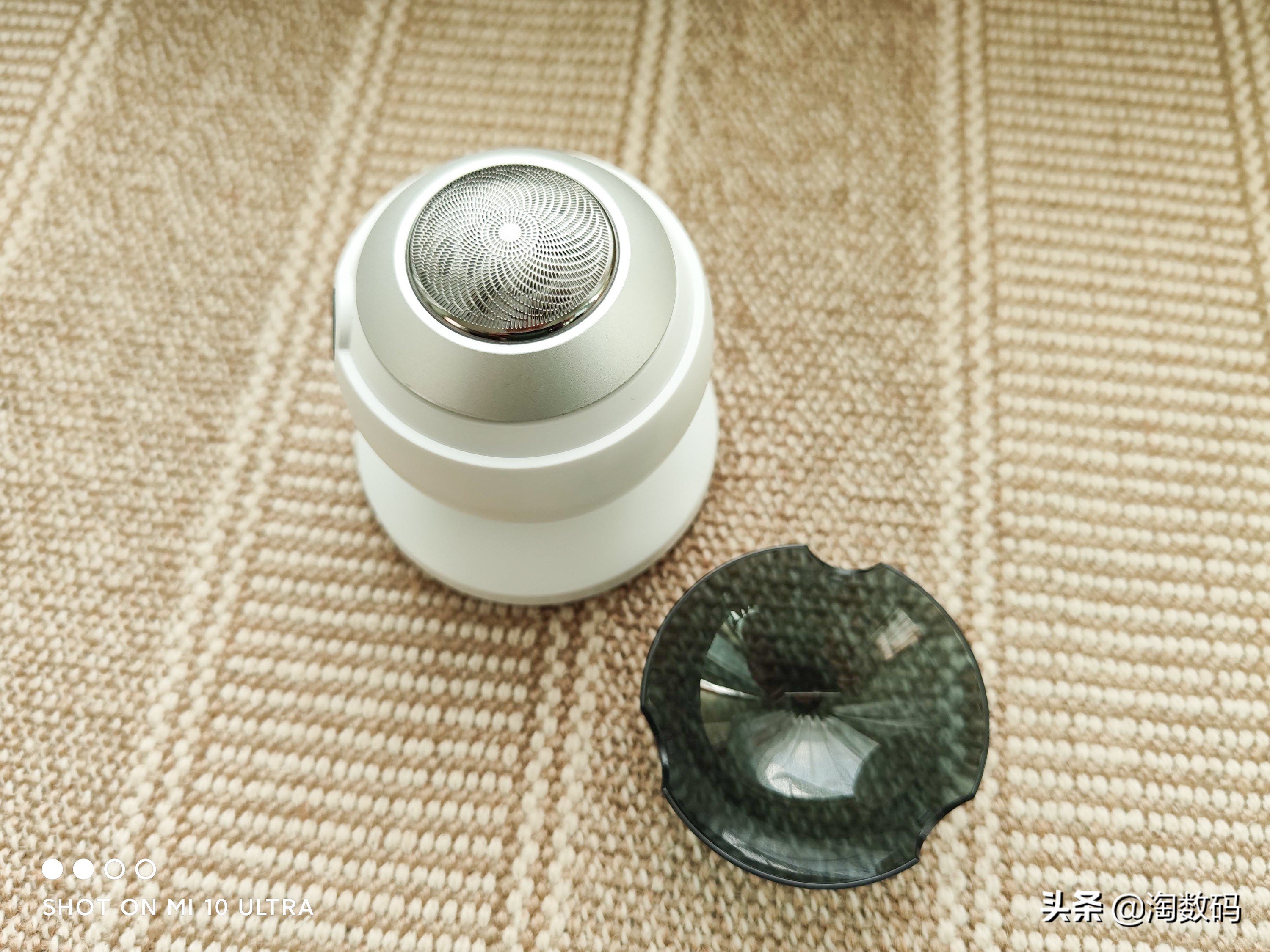 这“摄像头”是个IPX7整机防水的Type-C磁吸快充型剃须刀，晒个单