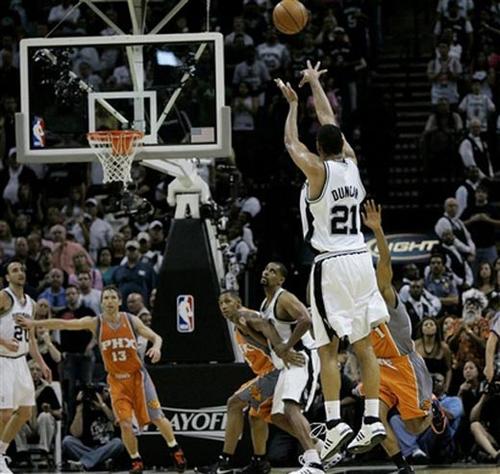 邓肯那么瘦为什么可以打nba(为何“竹竿型内线”的邓肯能在21世纪初群雄中，争得一席之地？)