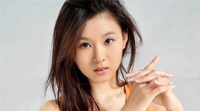 15岁入行，出道20年从不拍吻戏，结婚嫁初恋，李小萌不觉得亏