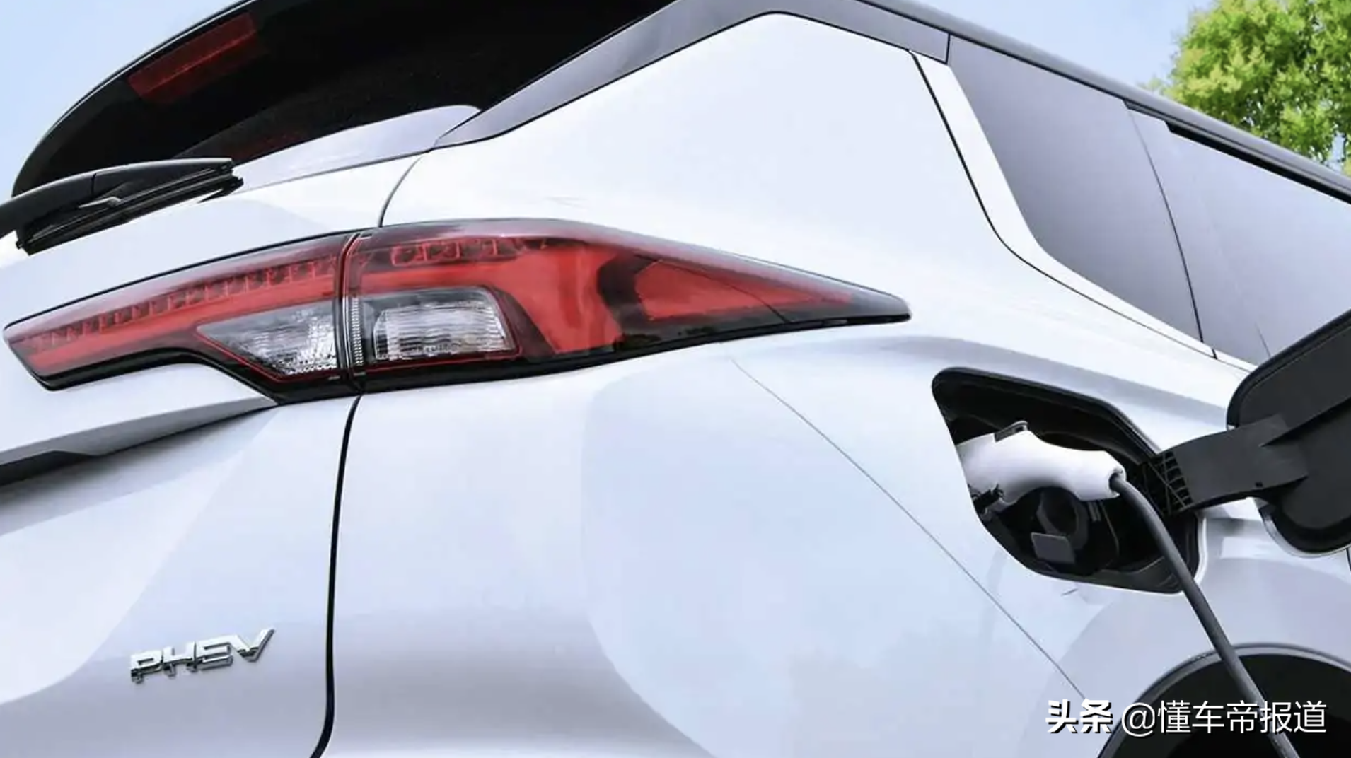新车 </p><p>　　 约人民币16万起，换壳日产奇骏？曝三菱新欧蓝德PHEV预告图