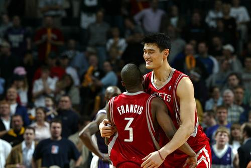 姚明同一届nba 有哪些(姚明是2002年的状元郎，同届的榜眼和探花，表现如何？)