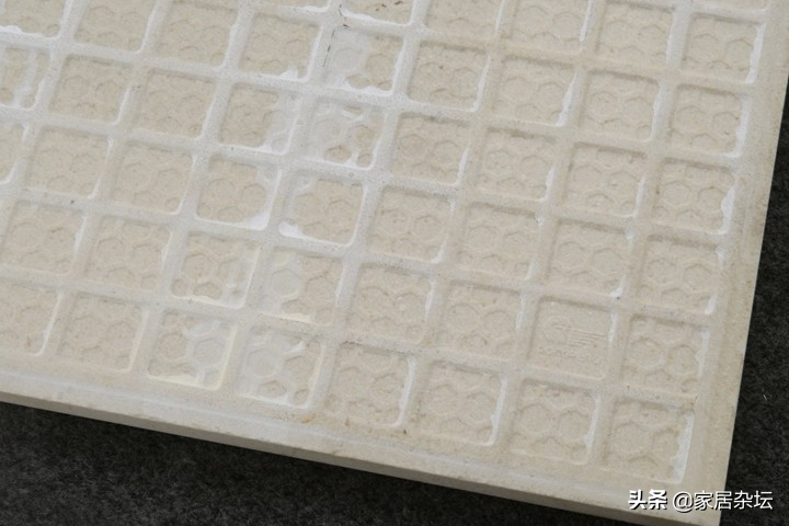 瓷砖空鼓、脱落，瓷砖背部的“蜡”处理了吗？还有3个问题要注意
