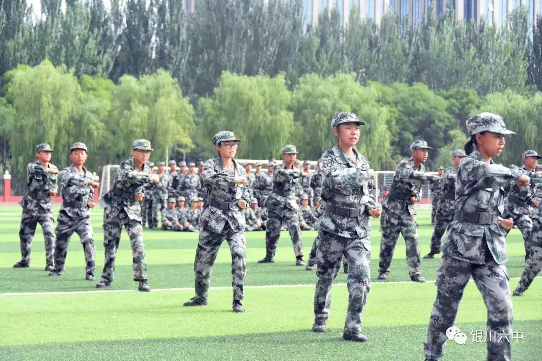 银川六中举行2019级高一新生军训汇报表演暨总结表彰大会