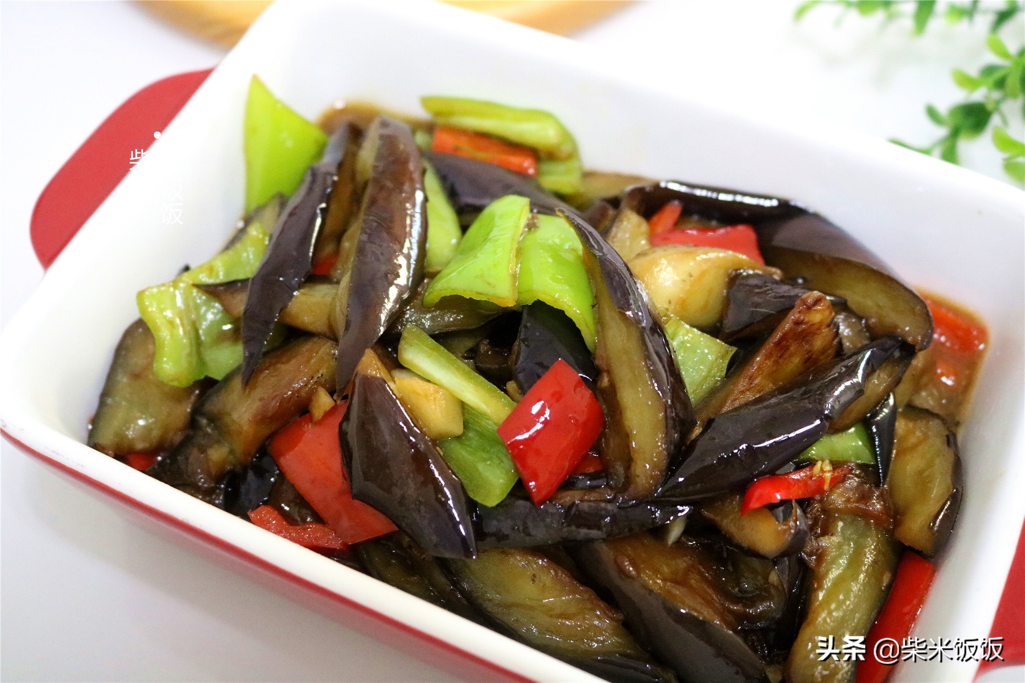 茄子的做法怎么做好吃又简单（美味茄子做法详解）