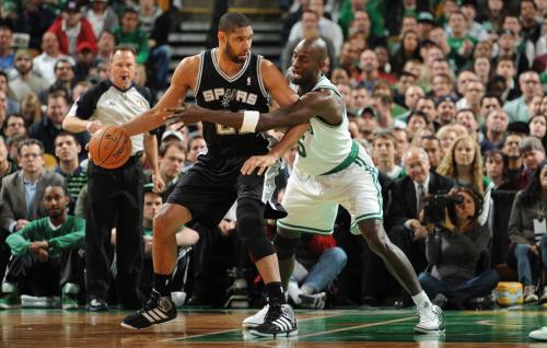 邓肯那么瘦为什么可以打nba(为何“竹竿型内线”的邓肯能在21世纪初群雄中，争得一席之地？)