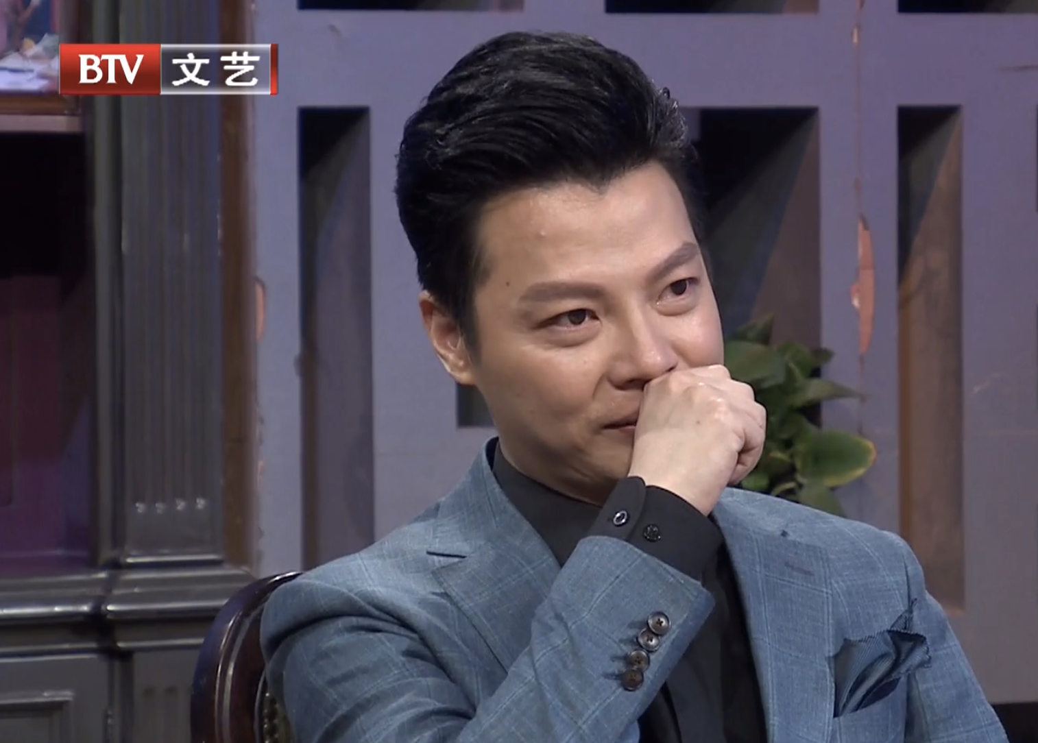 武汉女婿任鲁豫：含泪主持元宵晚会，经历过厚重的人生