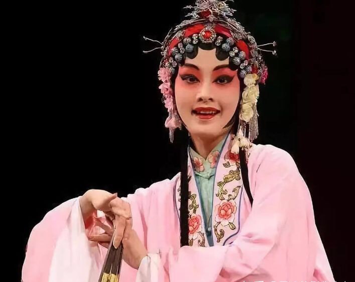 李沁：曾被国家秘密培养，受李少红力捧，为什么会被骂背信弃义？