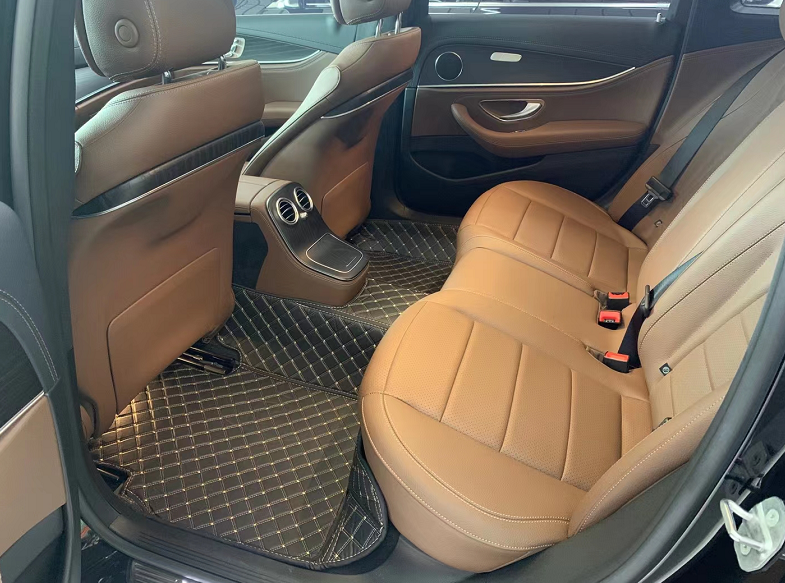 体验奔驰E300L，外观似S级，内饰奢华，后排空间宽敞，价格又降了