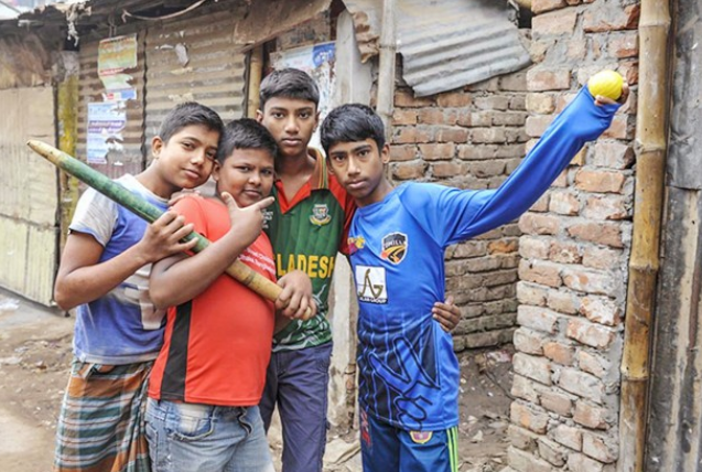 孟加拉有多荒诞？流汗又流血的制衣工厂，女性执政，充斥着贫民窟