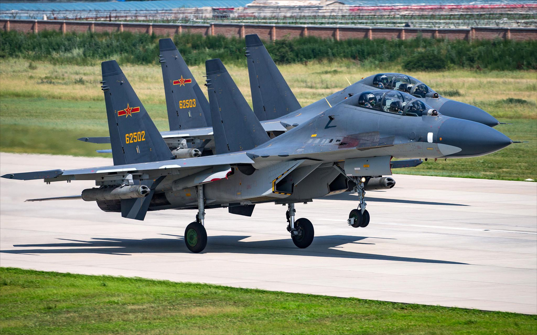 800�ܶ�500�ܣ�����������������ϣ��ж���������ս������Ա�