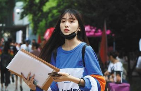 刚上大一就有人追的女生，多半都有这4个特征，看看你中标了吗？