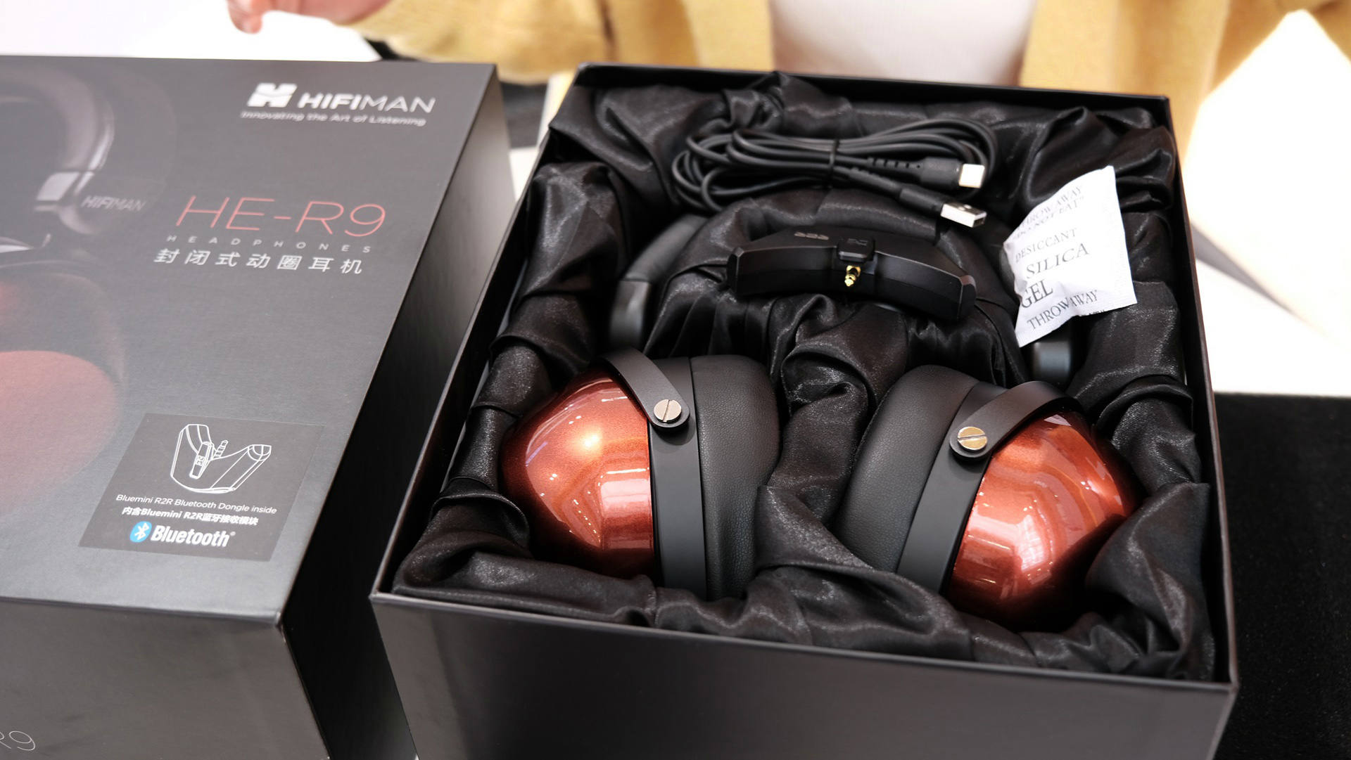 超高性价比享受旗舰好声音，HIFIMAN HE-R9动圈封闭大耳体验