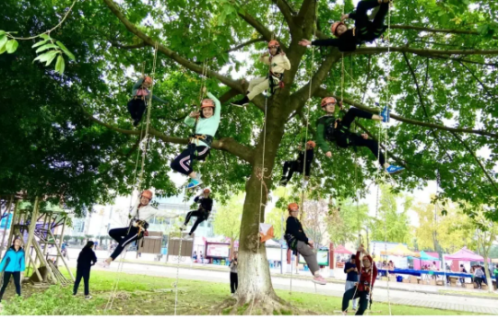 四川神仙高校：超20个食堂，宿舍三室一厅，有专属地铁站！网友：五星级体验！