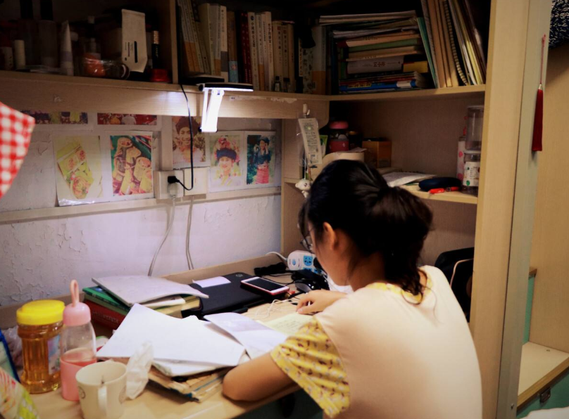 为啥大学宿舍11点准时熄灯，这4个原因是重点，学姐：可以理解