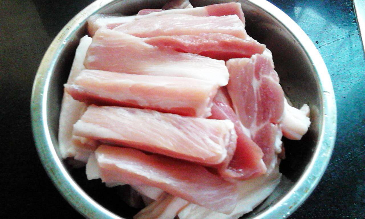 冬天吃萝卜好处多多，学会这样做萝卜炖五花肉，滋味美妙又有营养