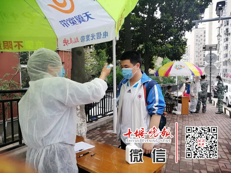 今天开学！刚刚在十堰这些学校拍下，这一幕等了太久