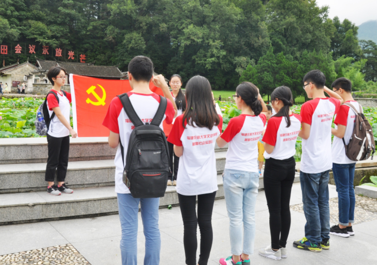 大学生入党好处多，可弊端却少有人知，想清楚再决定别等将来后悔