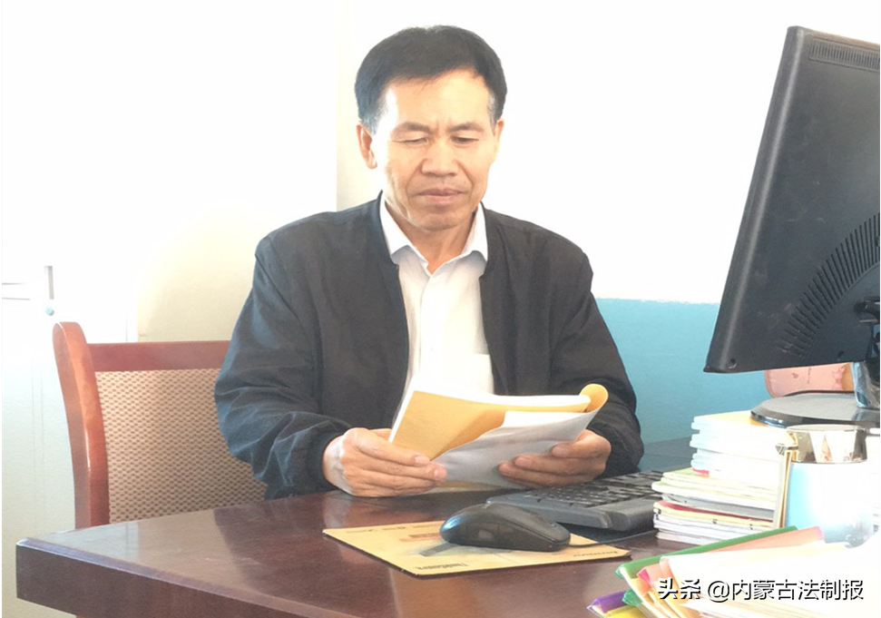 扎根农村默默耕耘 敬业爱生师德高尚——记包头市土默特右旗二十四顷地中心学校教导主任王利平