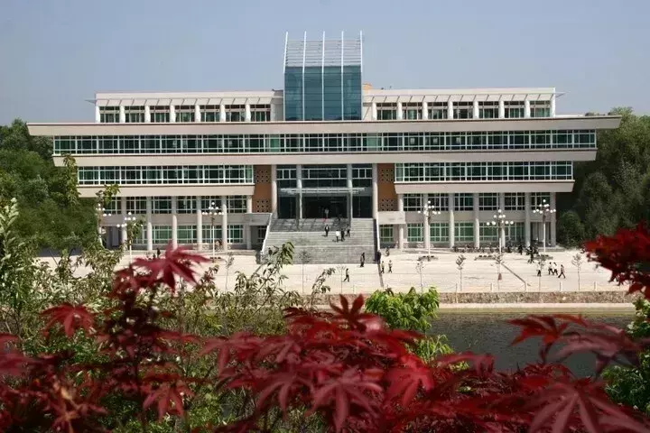 @准大学生：河南高校图书馆颜值大比拼，你家学校上榜了吗？