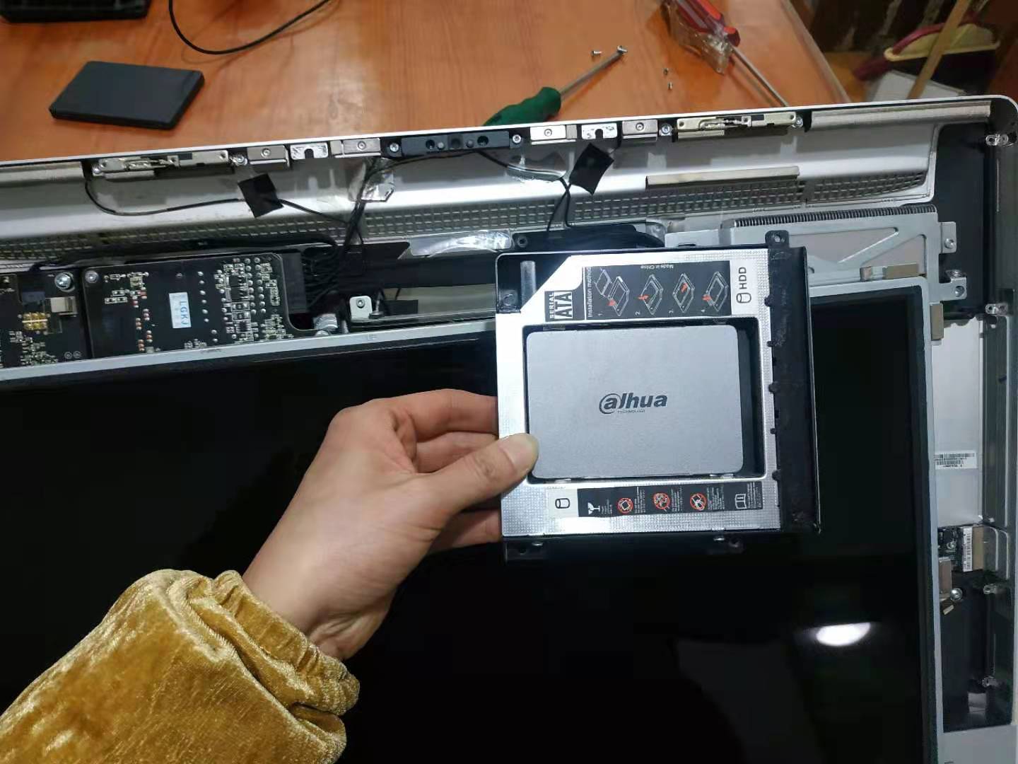 苹果一体机(老款)拆机换固态步骤
