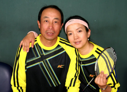 张丰毅和吕丽萍：离婚30年，人生截然不同，亲儿子和继父成一家