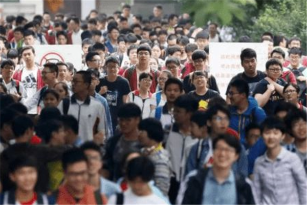 高考成绩450-500分数段的考生，可报考的3大专业，中等生的福利