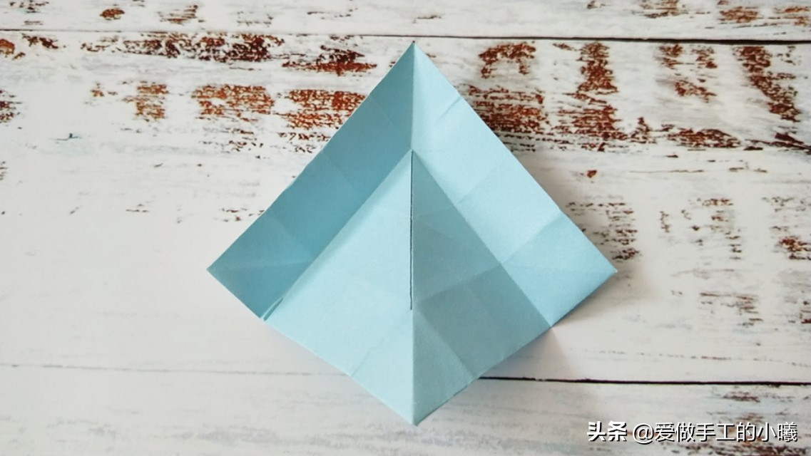 两个不同类型的折纸帆船，简单易学，适合小朋友