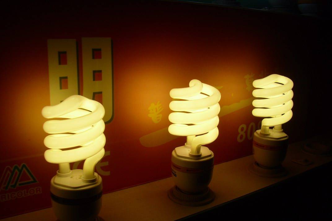 白炽灯、荧光灯、LED灯的区别是什么？LED灯真的省电吗？