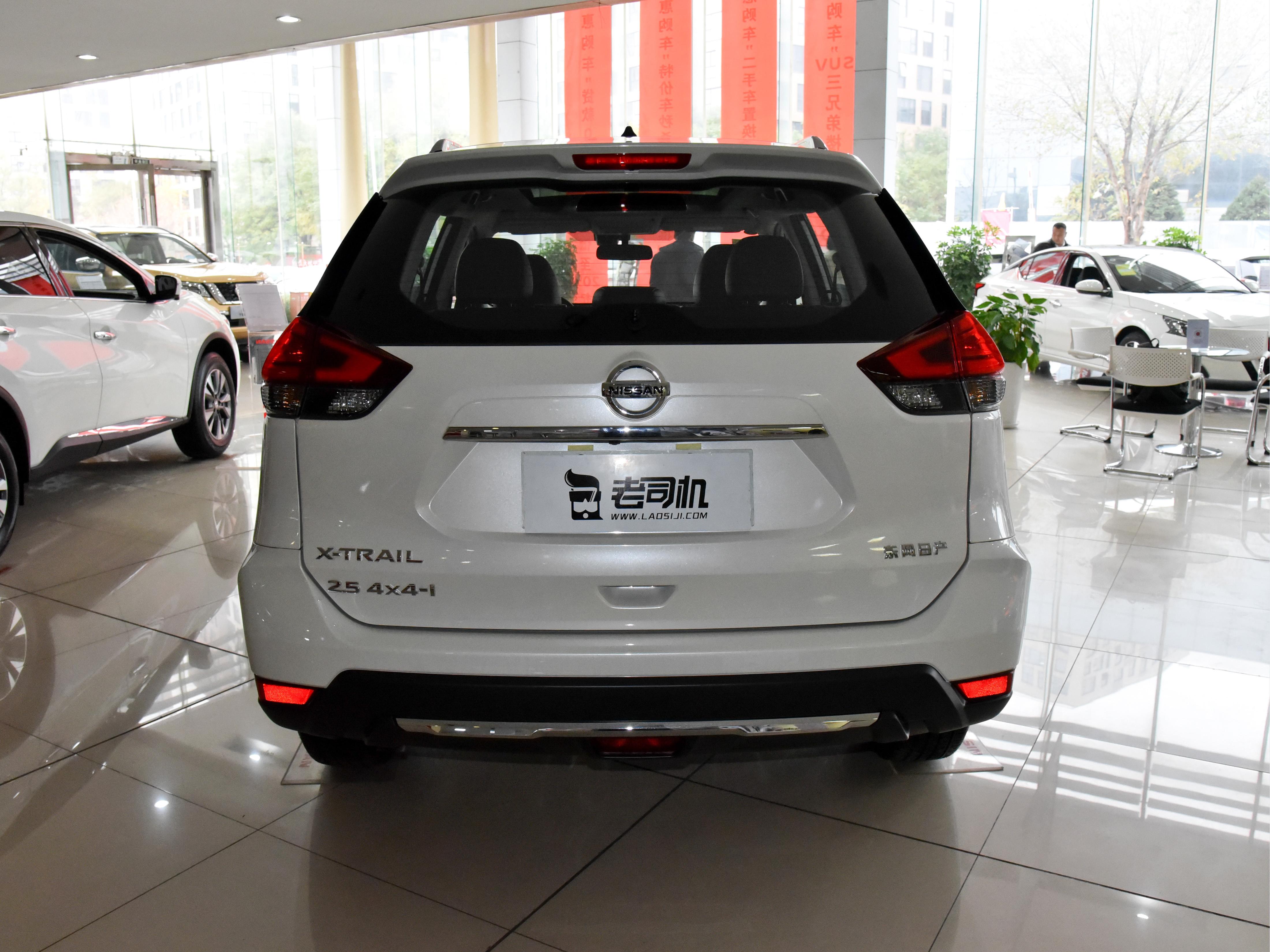 四驱大五座沙发座椅，日系耐用7.6L油耗的SUV，带你看日产奇骏