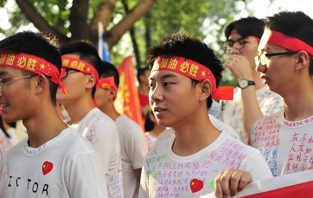 高三教室开空调，学生每天交3元钱引家长争议，如此高价接受不了