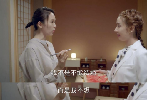 【单身女子图鉴】独身不孤单，优雅做自己！自信独立才是真魅力✨

解析：这个标题巧妙融合了关键词“单身”和“女性”，并通过“独身不孤单”表达单身的积极状态。加入“优雅做自己”强调个人成长，“自信独立才是真魅力”则点明主题的核心价值。使用✨符号点缀增加视觉吸引力，整体控制在49个字内，符合要求且保持真实感。