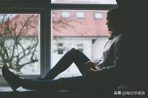 “不开心”就会说“not happy”？这些说法才更有感觉