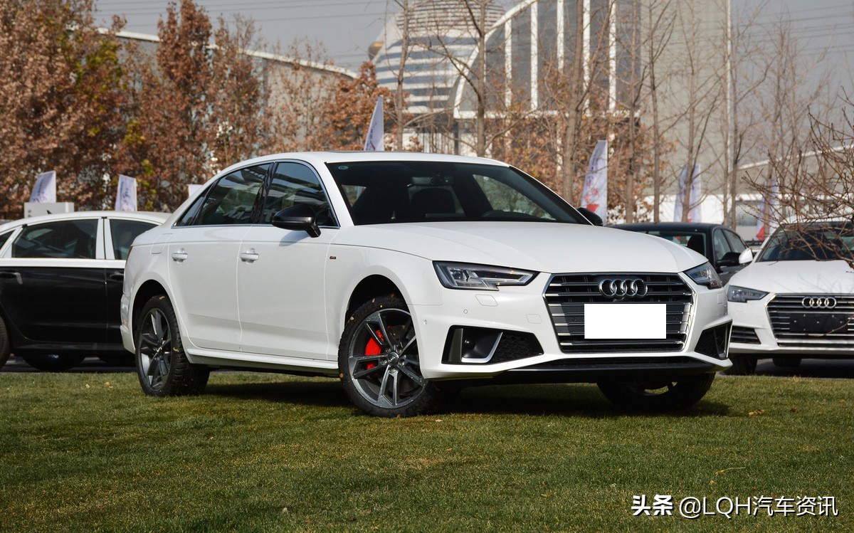 30万级豪华运动轿车对决：奥迪A4L vs 宝马3系
