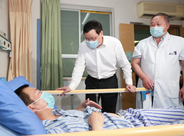 25人遇难！湖北省委书记赴十堰：尽一切可能搜救生命