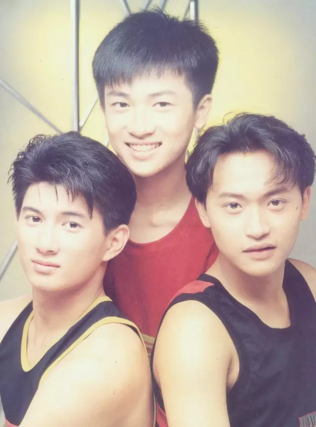 大学生毕业落泪拥抱后秒删室友：曲终人散才是人生常态！