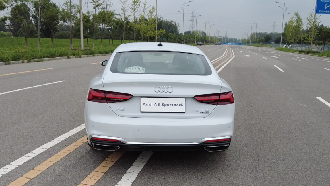 兼顾跑车性能与轿车实用性，奥迪A5 Sportback诠释极致生活态度