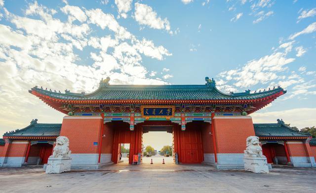 我国首批重点大学：哈工大入围，华东五校无一入选