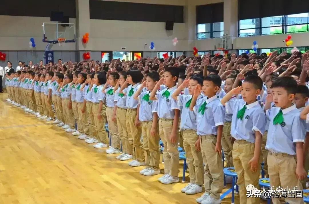 八一八上海小朋友的校服，哪所学校才是魔都颜值Top 1？