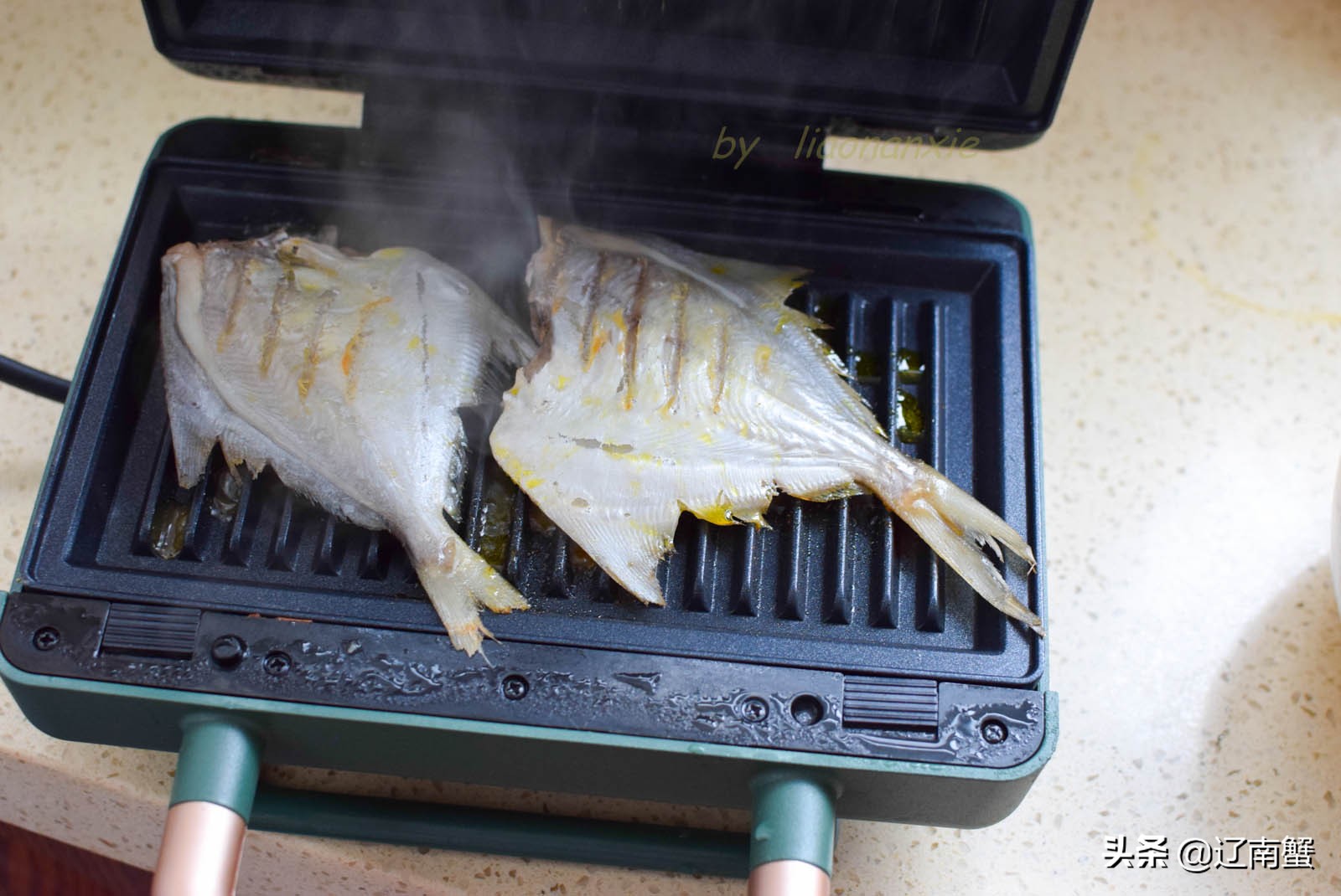 银鲳鱼的家常做法（易做营养的2种野生银鲳鱼做法）