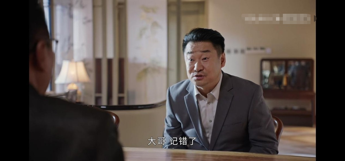 《人民的名义》好评如潮，姊妹篇《突围》为何骂声不断？