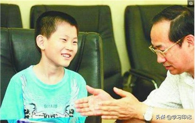 他被称为中国“小神童”，8岁上高中，10岁会电脑编程！