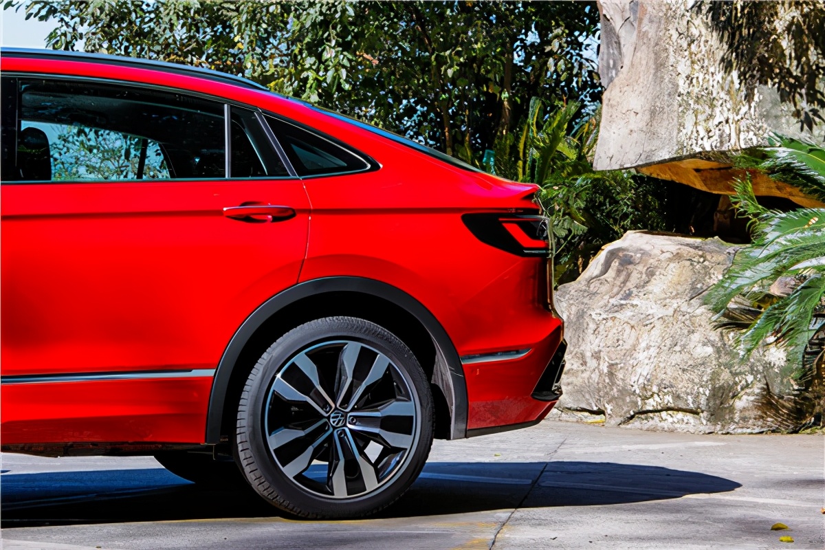 全系2.0T，有颜有实力的轿跑SUV，试驾上汽大众途观X