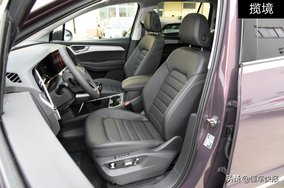 两车标配座椅格局不同,揽境6座舒适/途昂7座实用