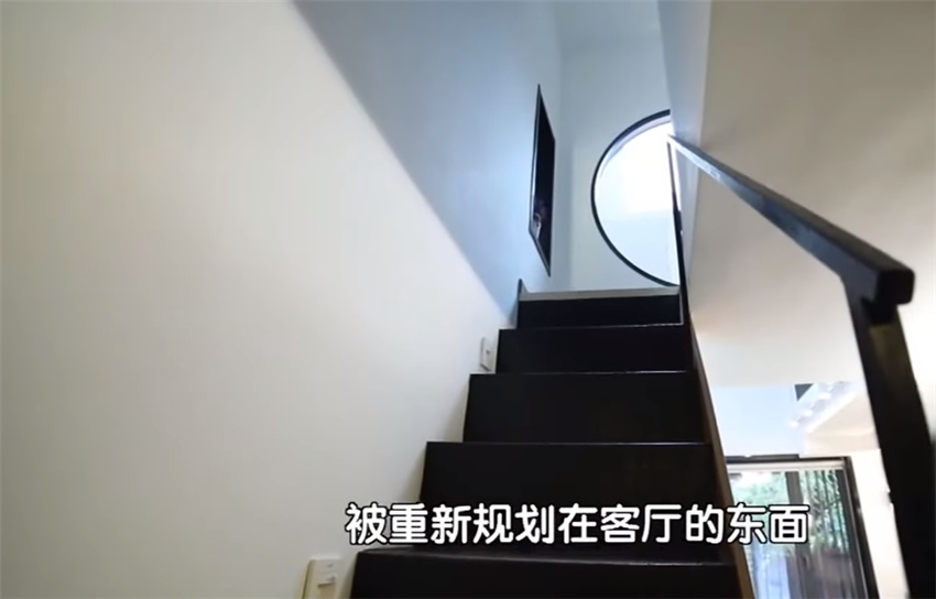 母女蜗居30㎡阁楼房，设计师爆改成3室3厅1厨1卫小别墅！太给力