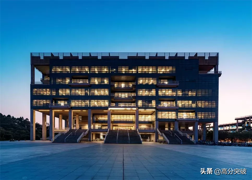 泡一整天都不够！国内那些美炸天的大学图书馆，你去过几个？