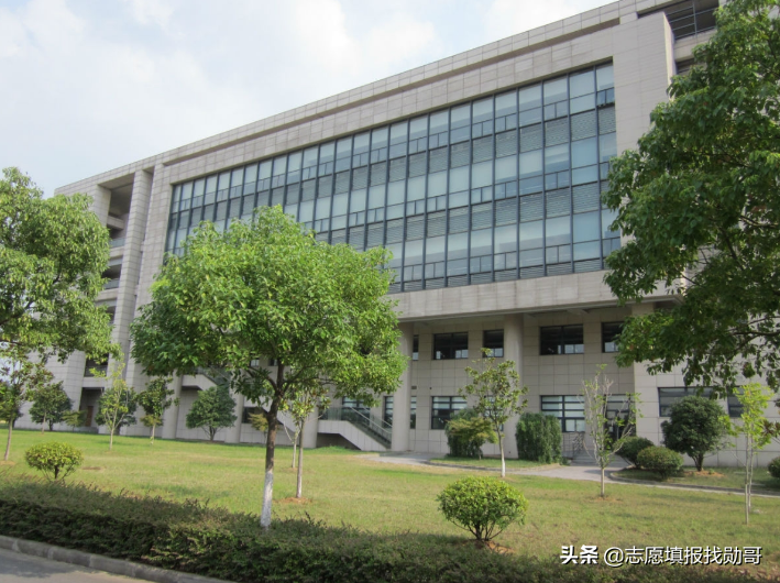 这所医科大学，不是985、211，却在全国医科大学中排名第三