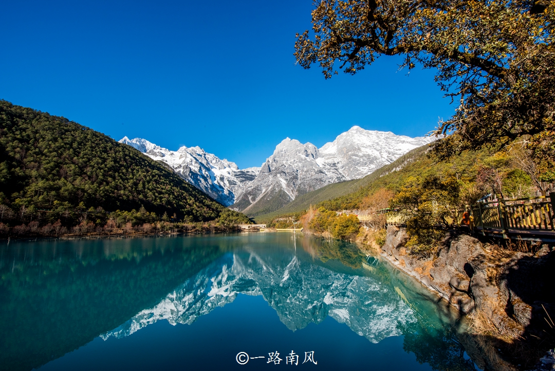 丽江最著名的风景区，一年四季被冰雪覆盖，很多游客因为它去云南